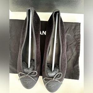 CHANEL Black Logo Ballet Shoes in Sparkle Velvet Size 10.5